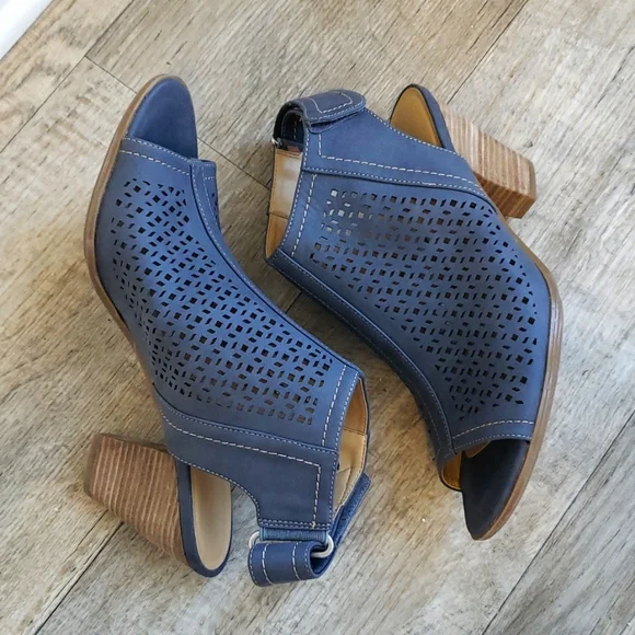 Naturalizer Tolan Sandal - Picture 3 of 14